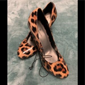 NWT! Worthington Leopard Heels